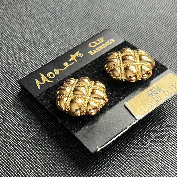 Vintage MONET Golden Tone Luxury Clip On Earrings - Picture 8 of 8